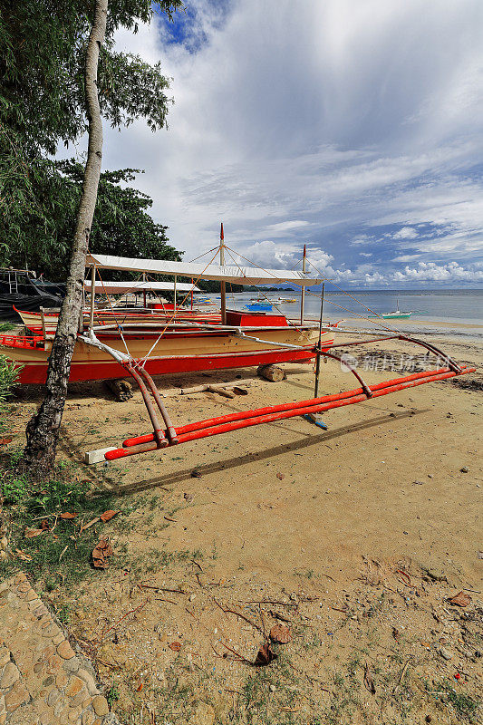 村子或小船上岸。 Punta Ballo 海滩-Sipalay-菲律宾。 0299
